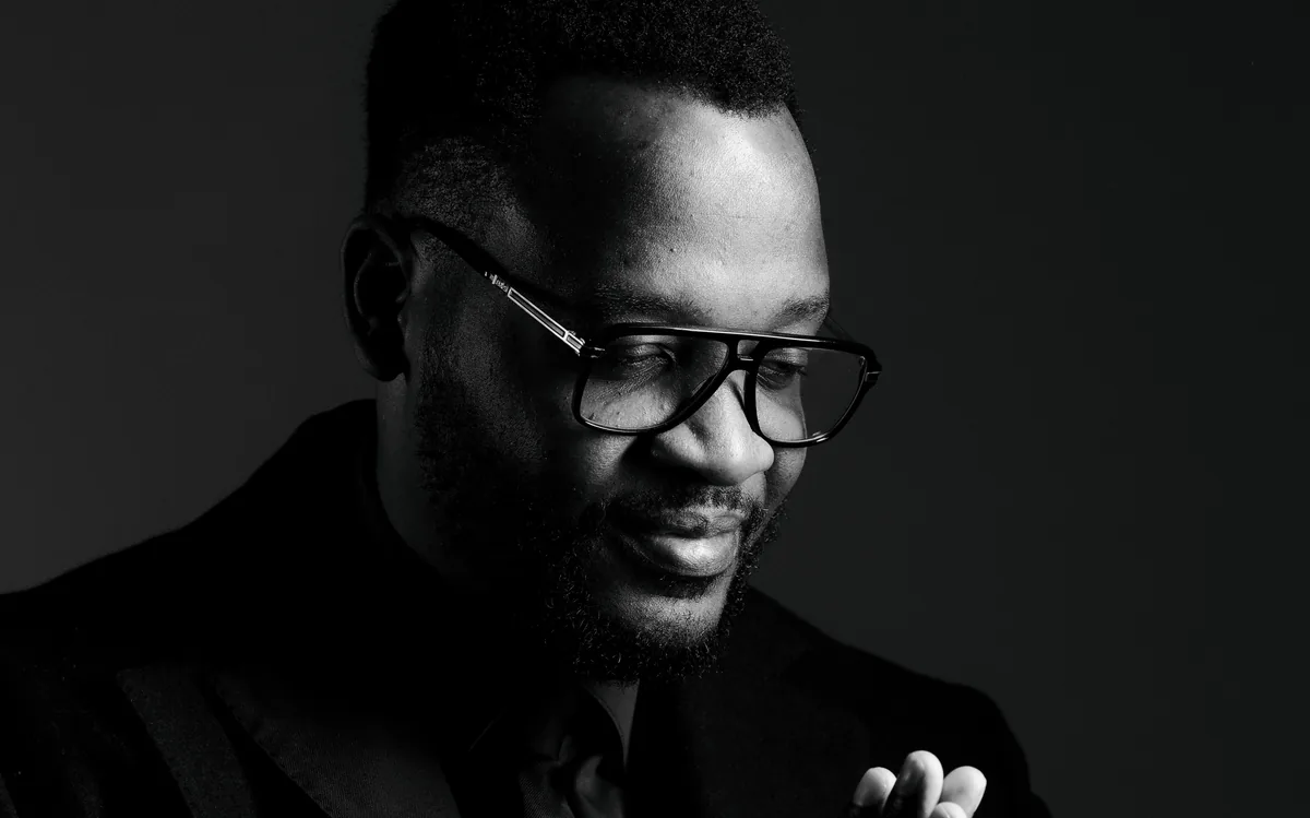 Pahagbia wa Kasumba — portrait studio noir et blanc